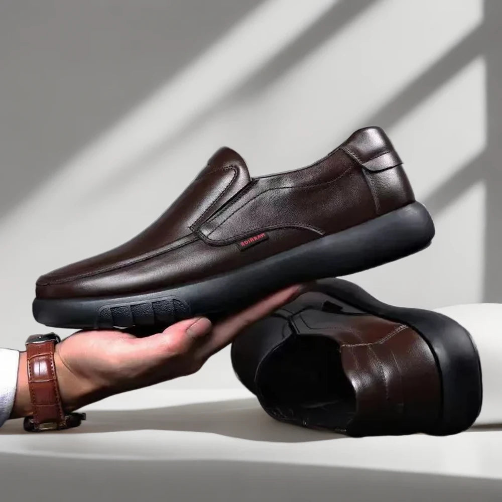 Mocassin boucle homme noir avec accessoire métal, vue de face et de dessus