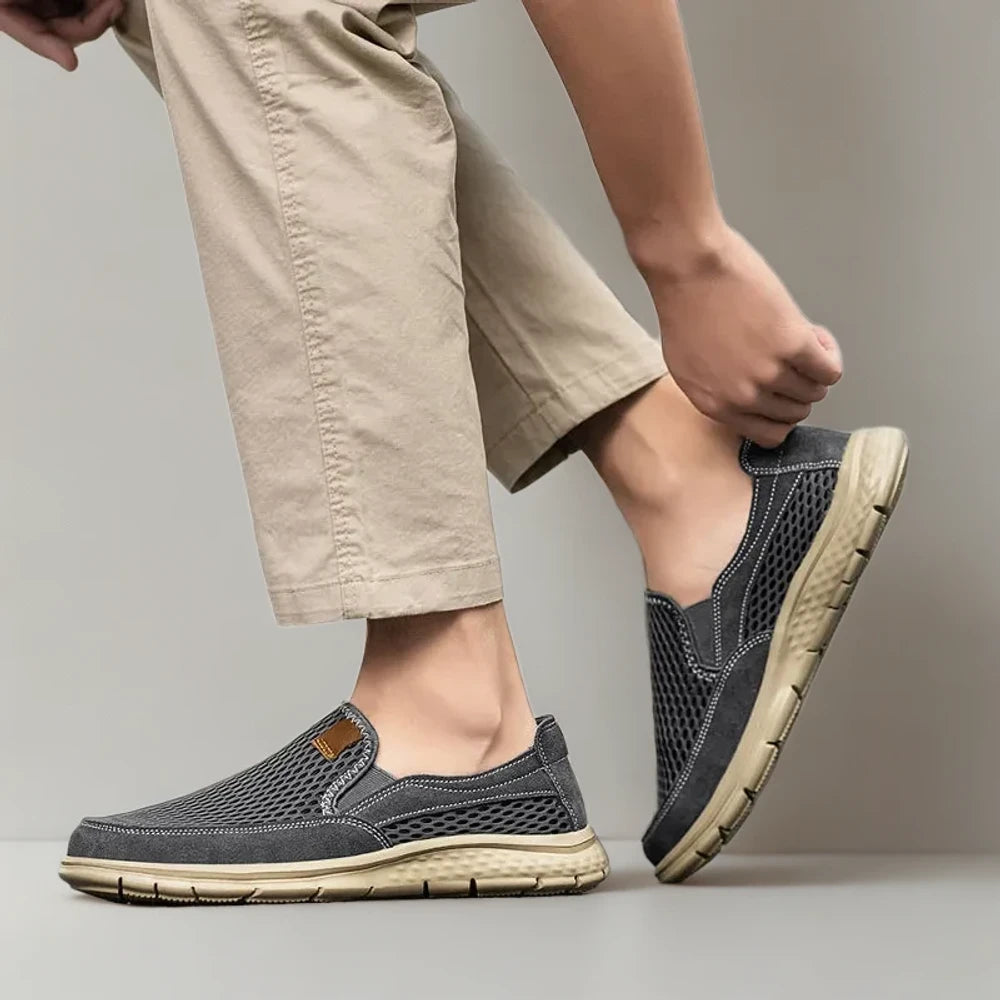 Mocassins bout pointu en teinte neutre pour polyvalence maximale