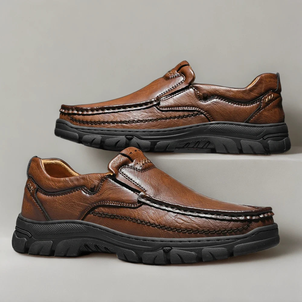 Paire de mocassins brillant, version classique pour homme