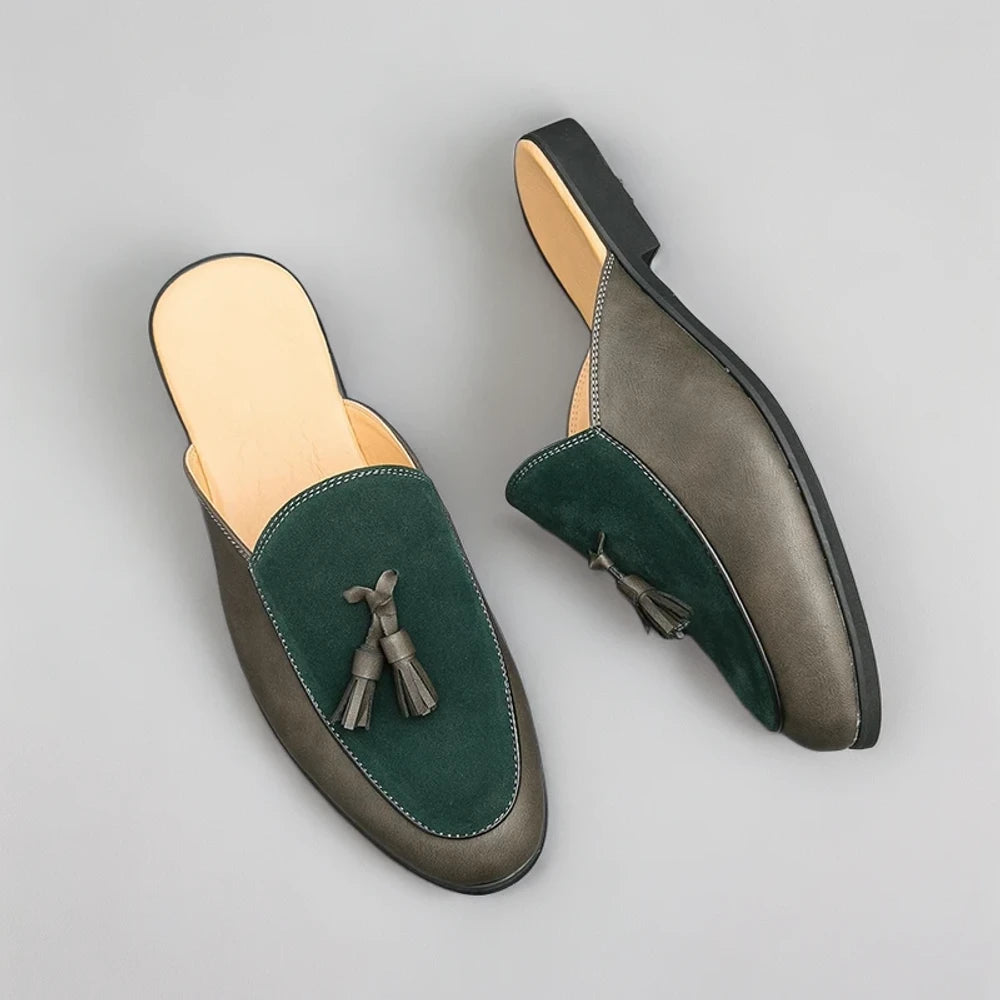 Détail de la texture daim du mocassin brun avec finitions élégantes à l'italienne