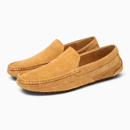 Mocassin bleue pour homme, vue de profil montrant la coupe élégante et épurée