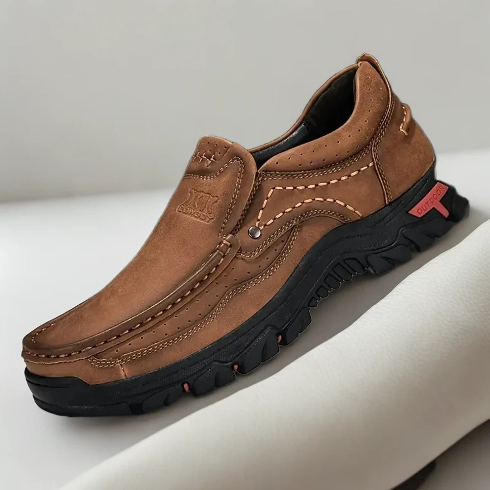Mocassin homme camel détail du dessus, cuir souple et coutures de qualité