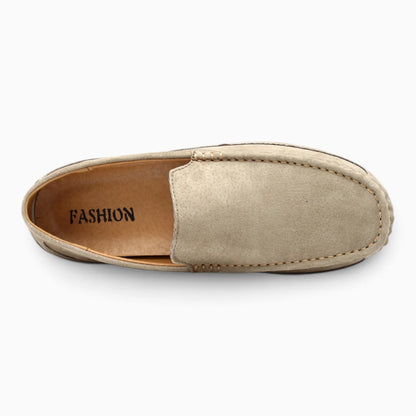 Mocassin bleue homme style bateau, vue de dessus montrant l'ajustement épousant le pied