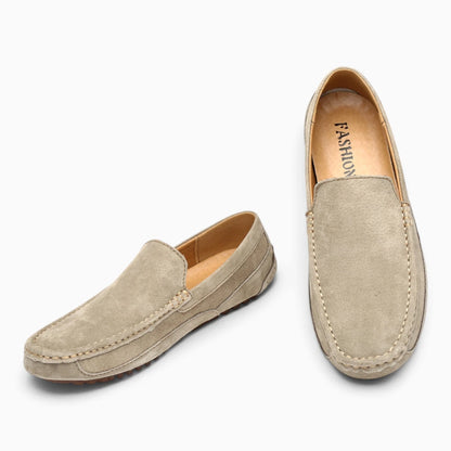 Mule mocassin homme trois coloris, paire bleu marine prête pour le week-end