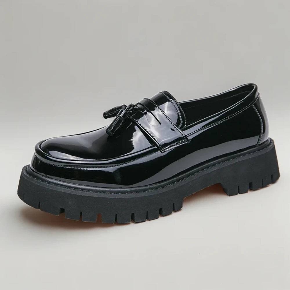 Mocassin carré blanc combiné avec tenue formelle business élégante