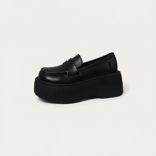 Mocassin chic à plateforme souple avec bout rond et style british intemporel