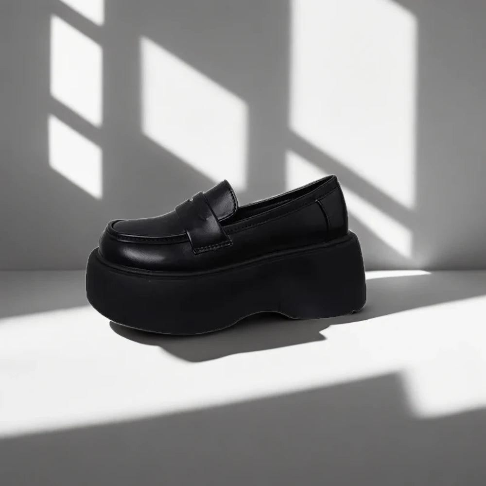 Détail de la semelle en caoutchouc du mocassin chic garantissant une adhérence optimale