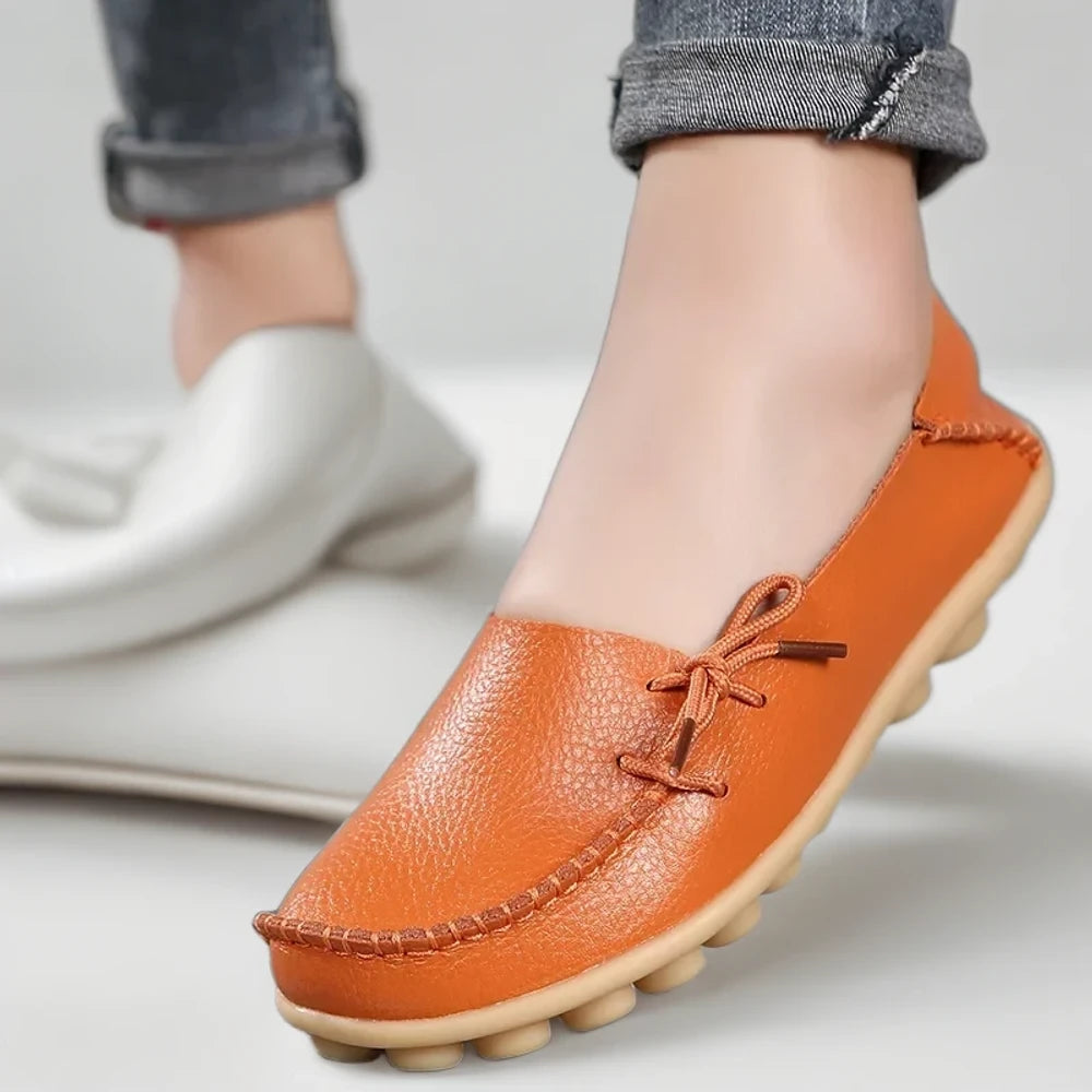 Mocassin femme chocolat enfilé facilement, style épuré et intemporel