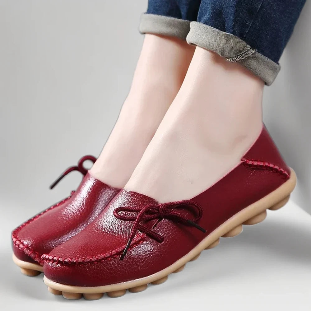 Vue de dessus du mocassin chocolat femme, forme anatomique parfaite