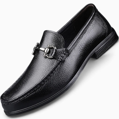 Mocassin classique homme porté au quotidien, allure raffinée adaptée au bureau et sorties
