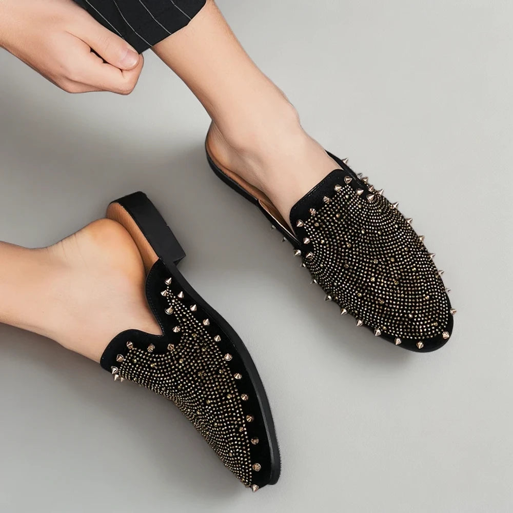 Mocassin à clou décontracté porté avec chaussette, look été casual