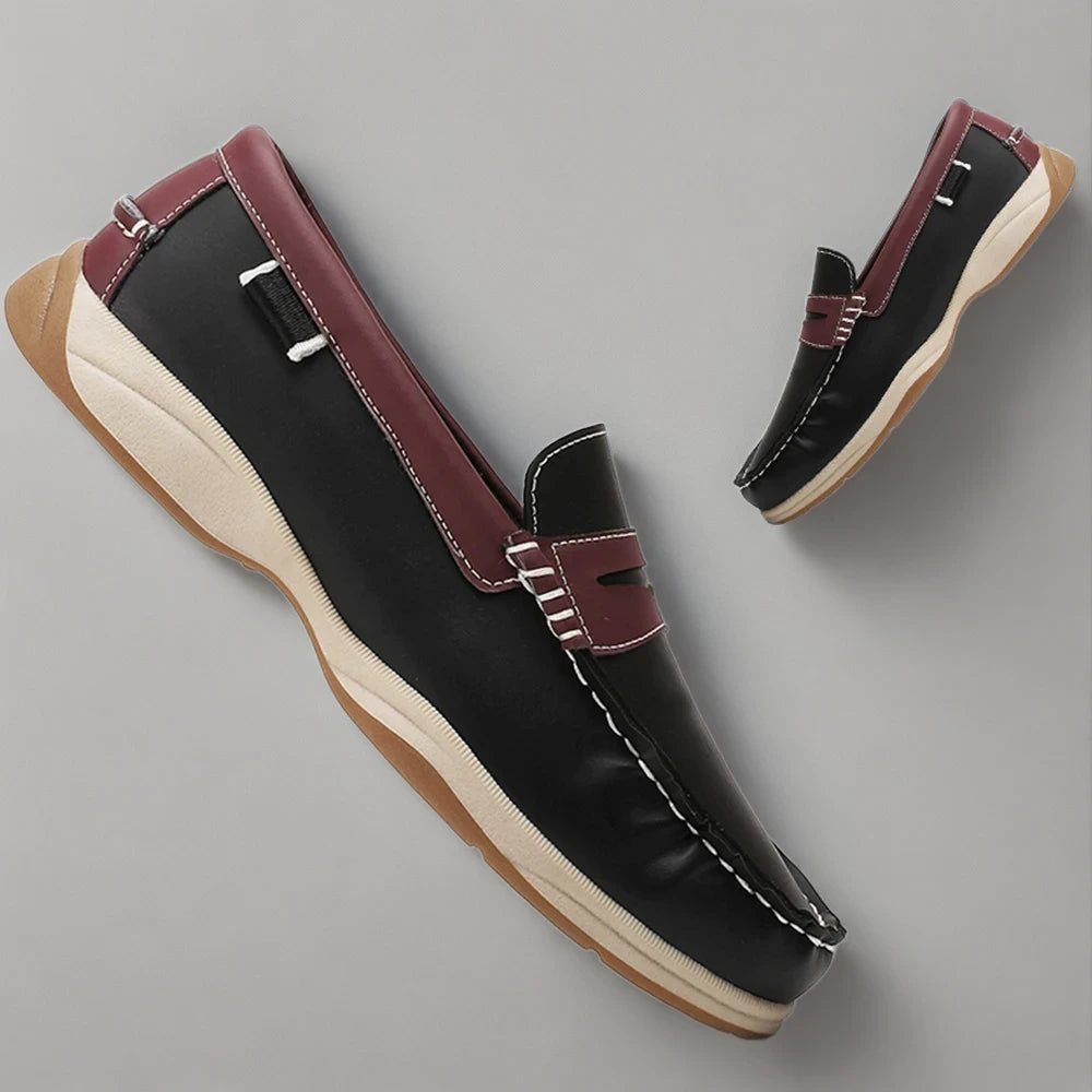 Gros plan sur la texture du cuir cognac du mocassin, finition premium