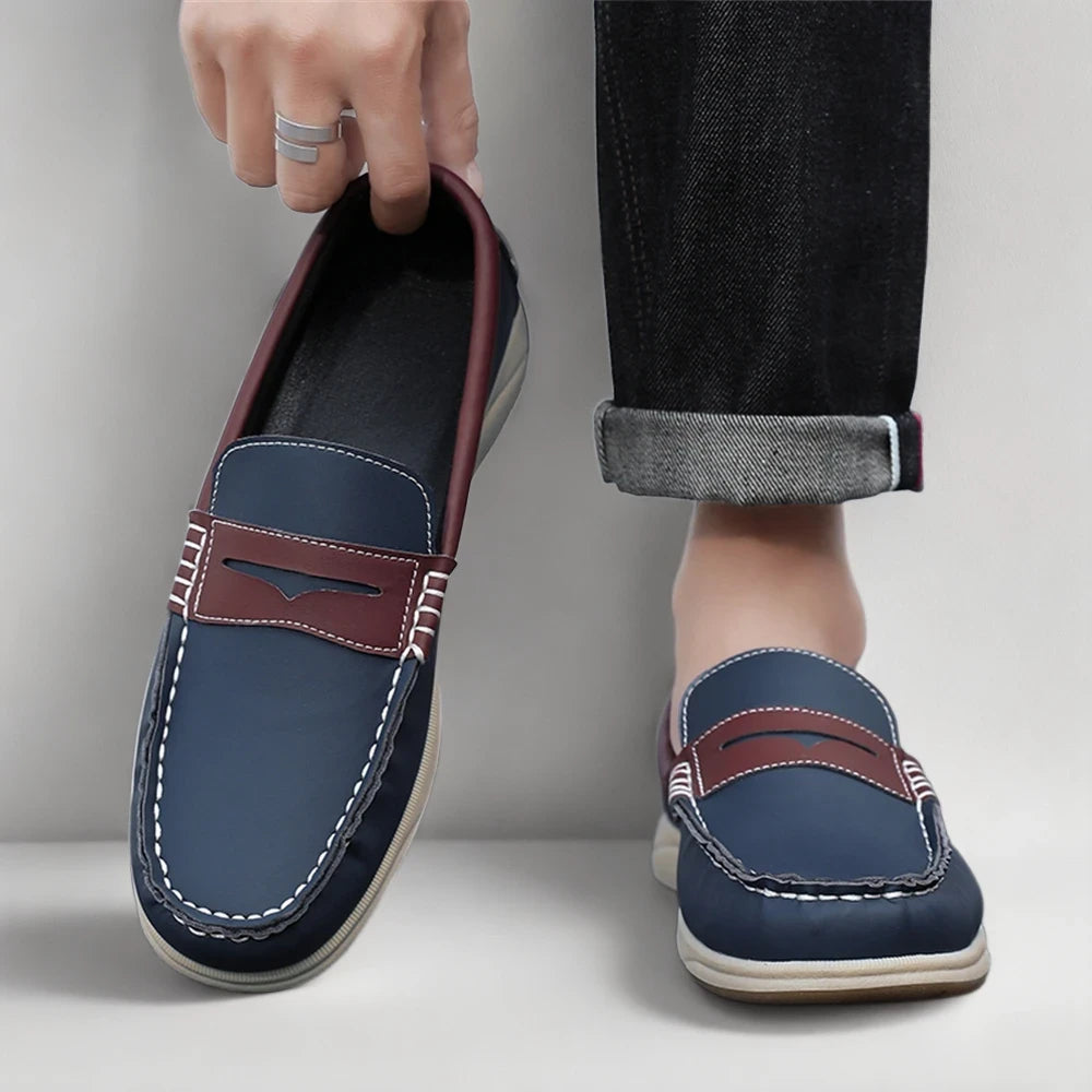 Mocassin cognac en situation de marche, confort et stabilité de la semelle