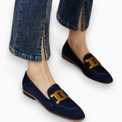 Mocassin femme velours taupe clair, vue de profil avec détail de la semelle plate