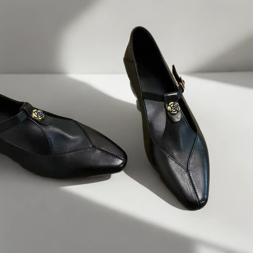 Chaussure confort femme mocassin collège design féminin détail bride