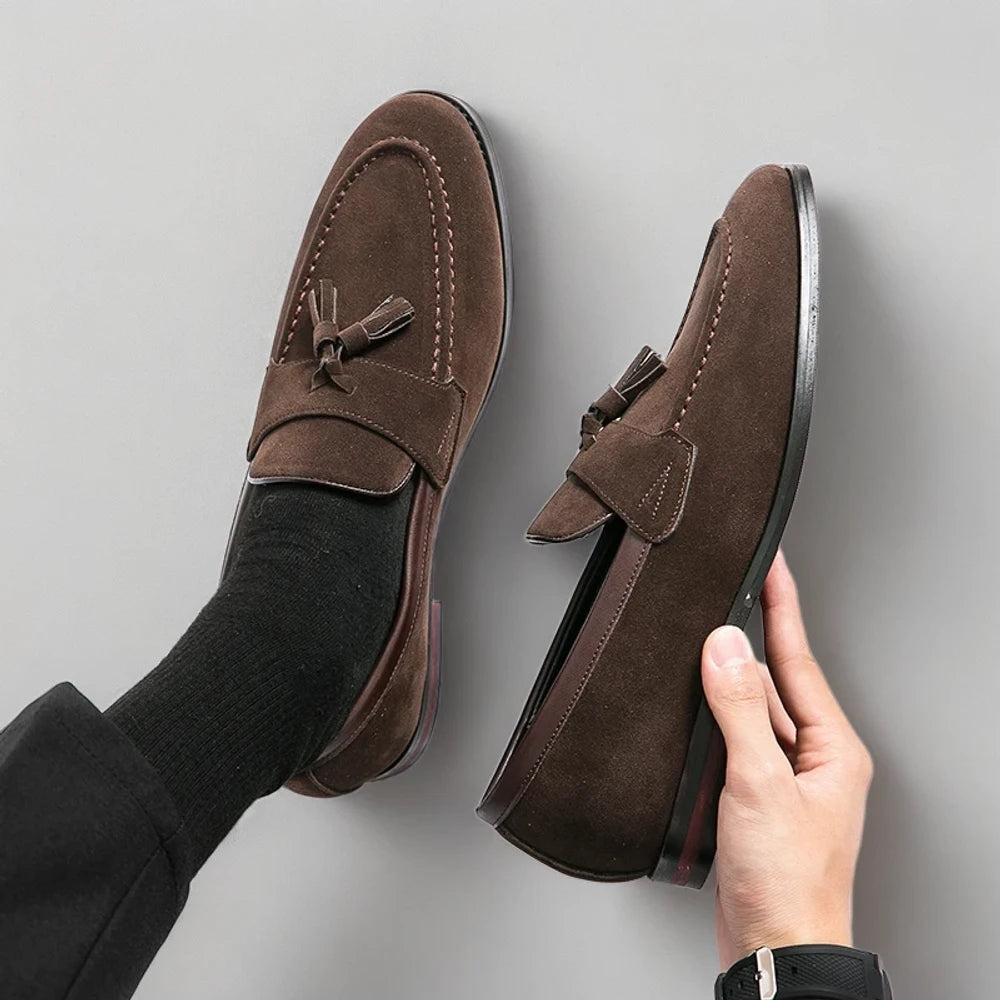 Chaussure mocassin homme noir élégant vue de profil