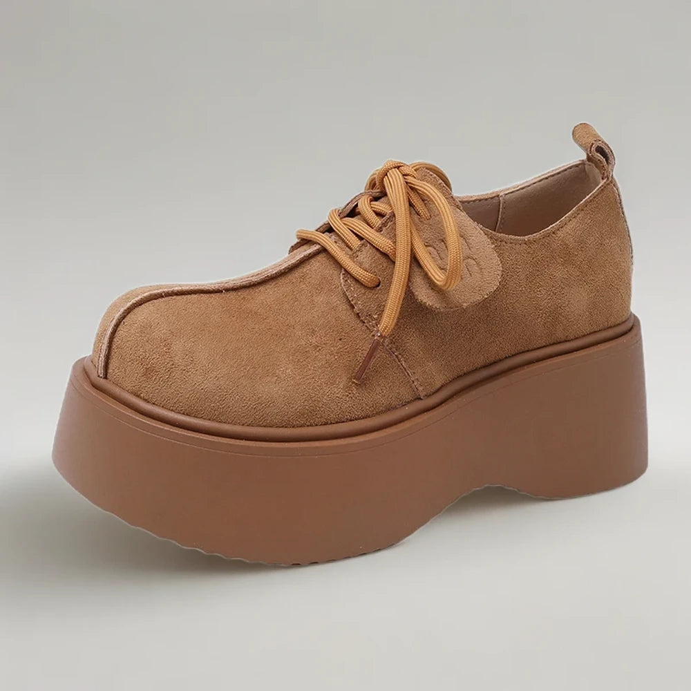 Vue de profil du mocassin commando jaune mettant en avant sa silhouette confort