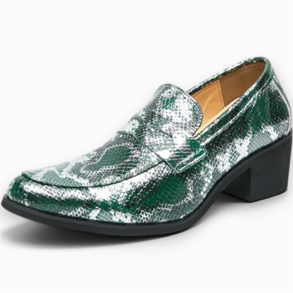 Mocassin compensé teinte noir sobre silhouette redressée
