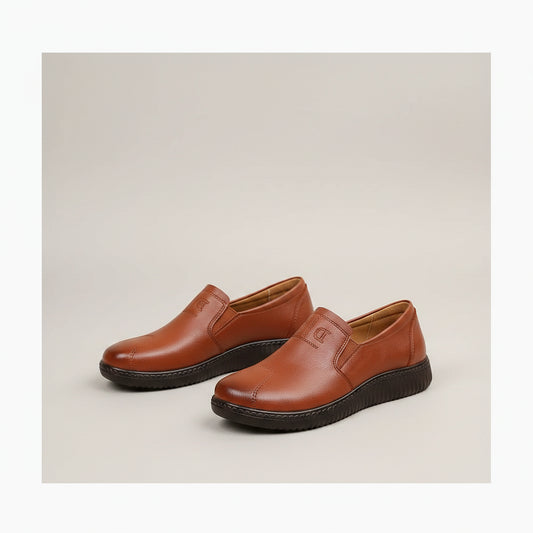 Mocassin confort femme en cuir marron, vue de profil