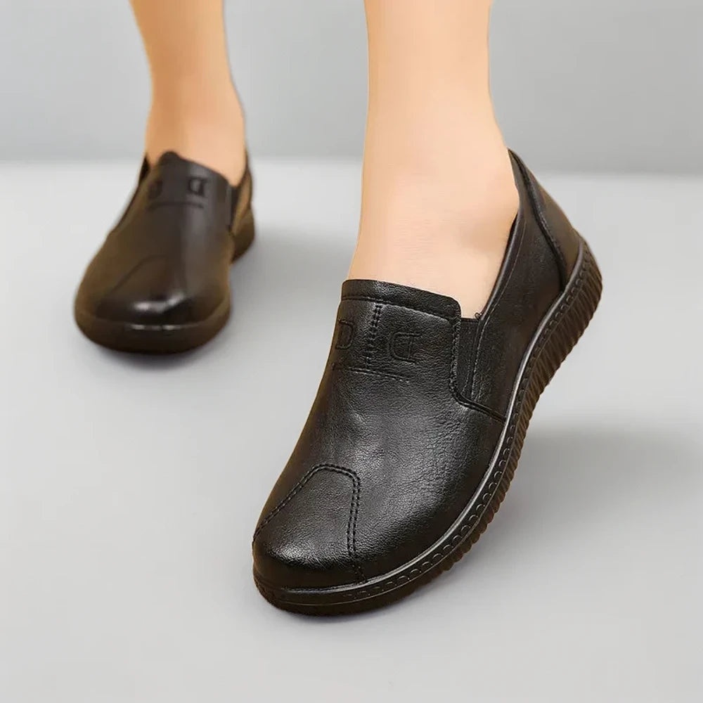 Mocassins confort femme couleur noir, portés au quotidien