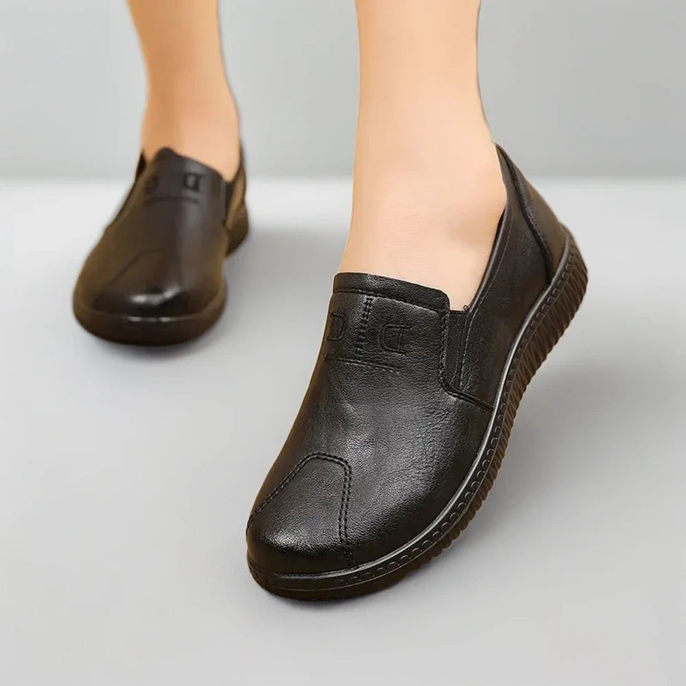Mocassins femme confort vue de dessus, design classique et épuré