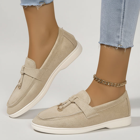Mocassin cow print femme slip-on à bout rond, design épuré et confortable