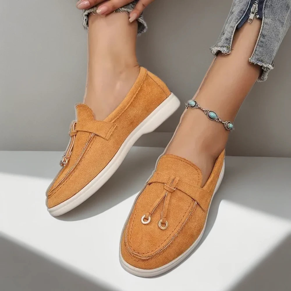 Mocassin cow print blanc lumineux, modèle facile à enfiler