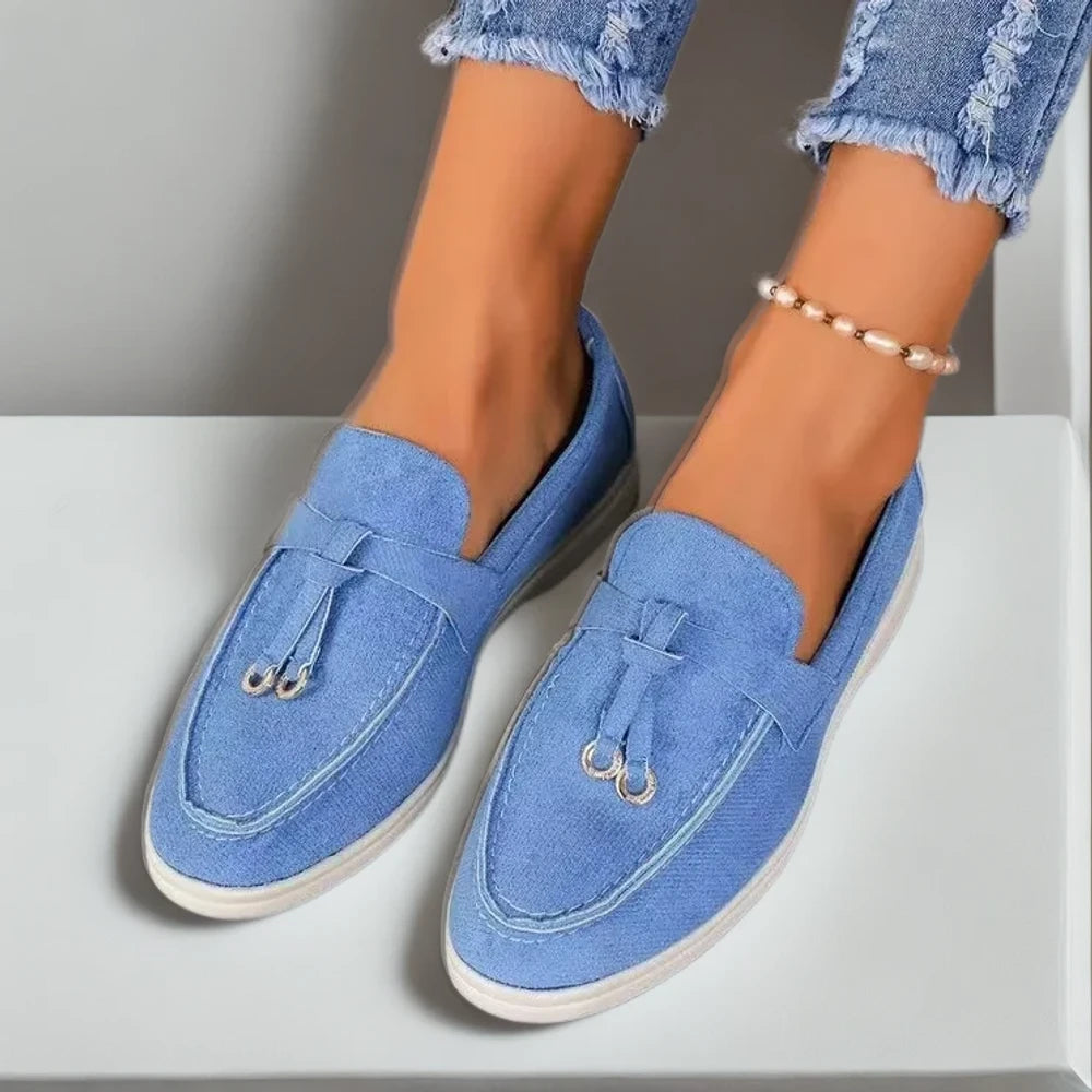 Mocassin cow print en cuir noir intemporel pour femme