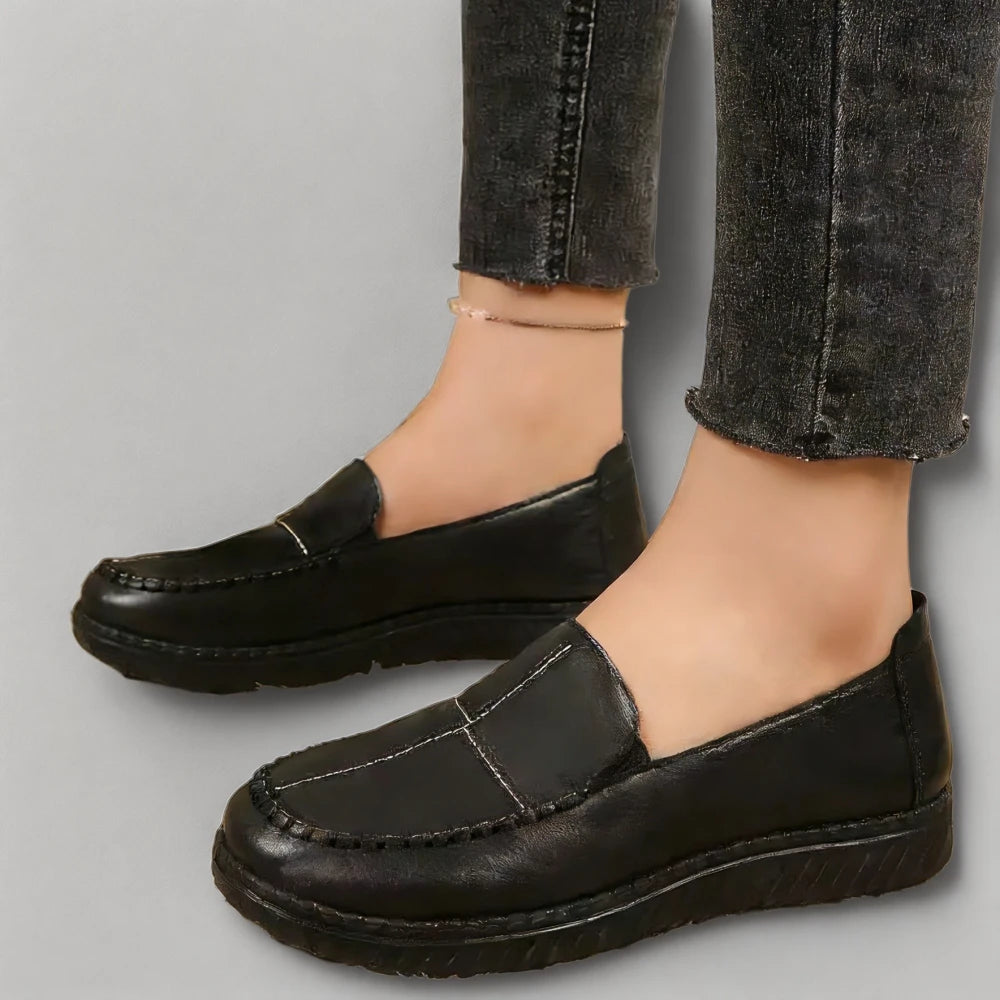 Mocassin crantée femme en matière souple, chaussure polyvalente pour le bureau et week-end