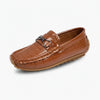 Mocassin garçon marron texturé grain croco, bout rond avec boucle métal grise, semelle caoutchouc