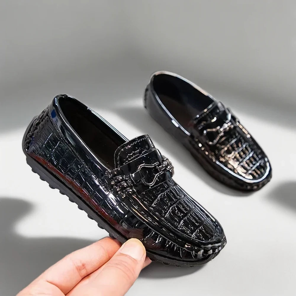 Vue latérale mocassin croco montrant la souplesse et le confort de la chaussure