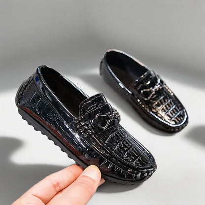Vue latérale mocassin croco montrant la souplesse et le confort de la chaussure
