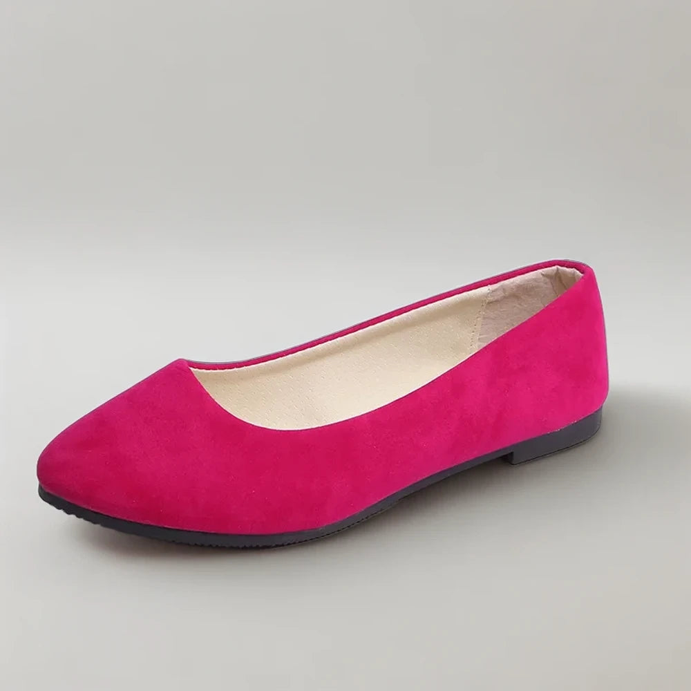 Silhouette souple du mocassin croco femme vue de profil pour maximum de confort