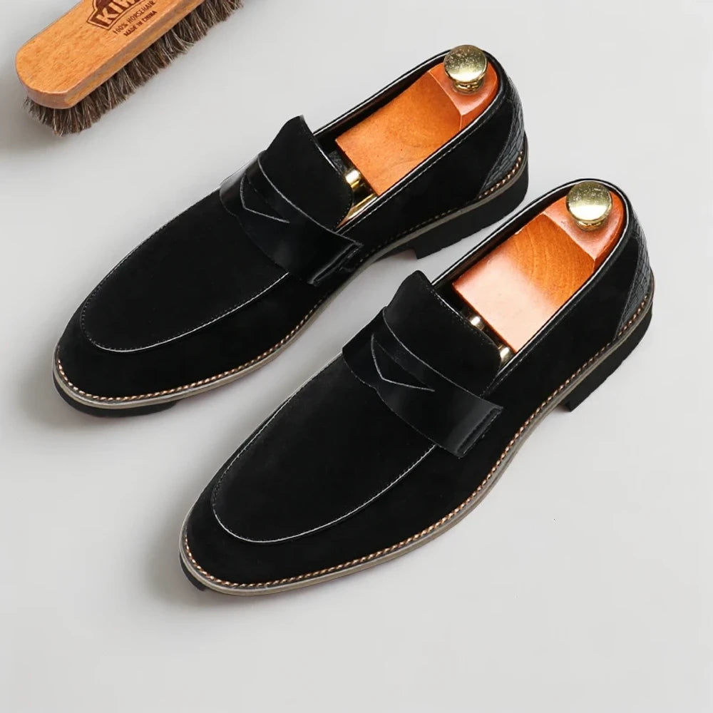 Vue de dessous du mocassin croco homme montrant la semelle de qualité