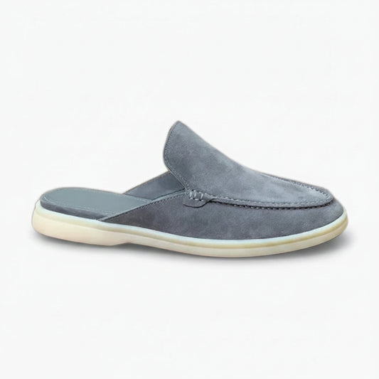Mocassin crocodile en daim avec motif texturé, vue de profil