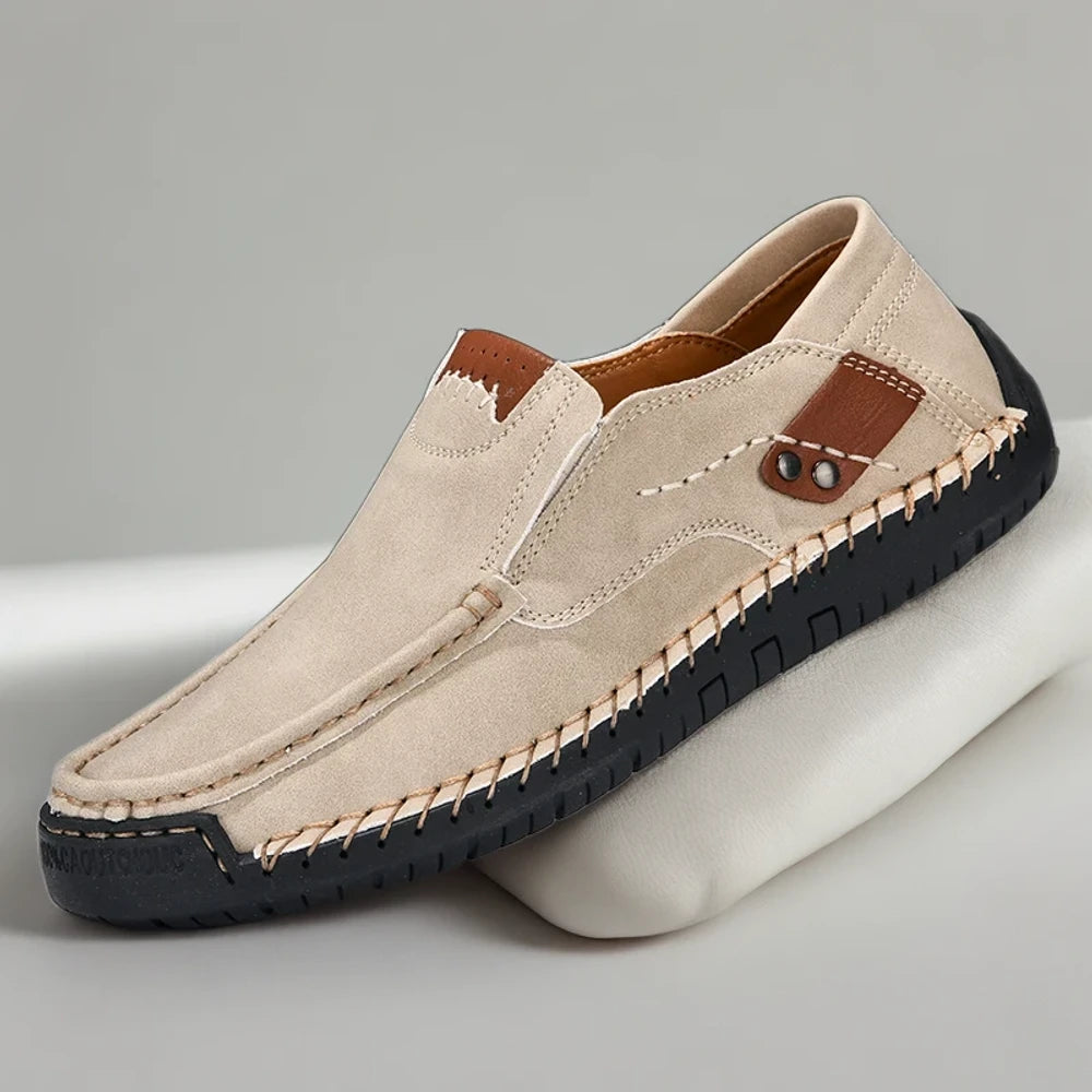 Chaussure mocassin blanc cuir pour homme, vue de dessus montrant la forme