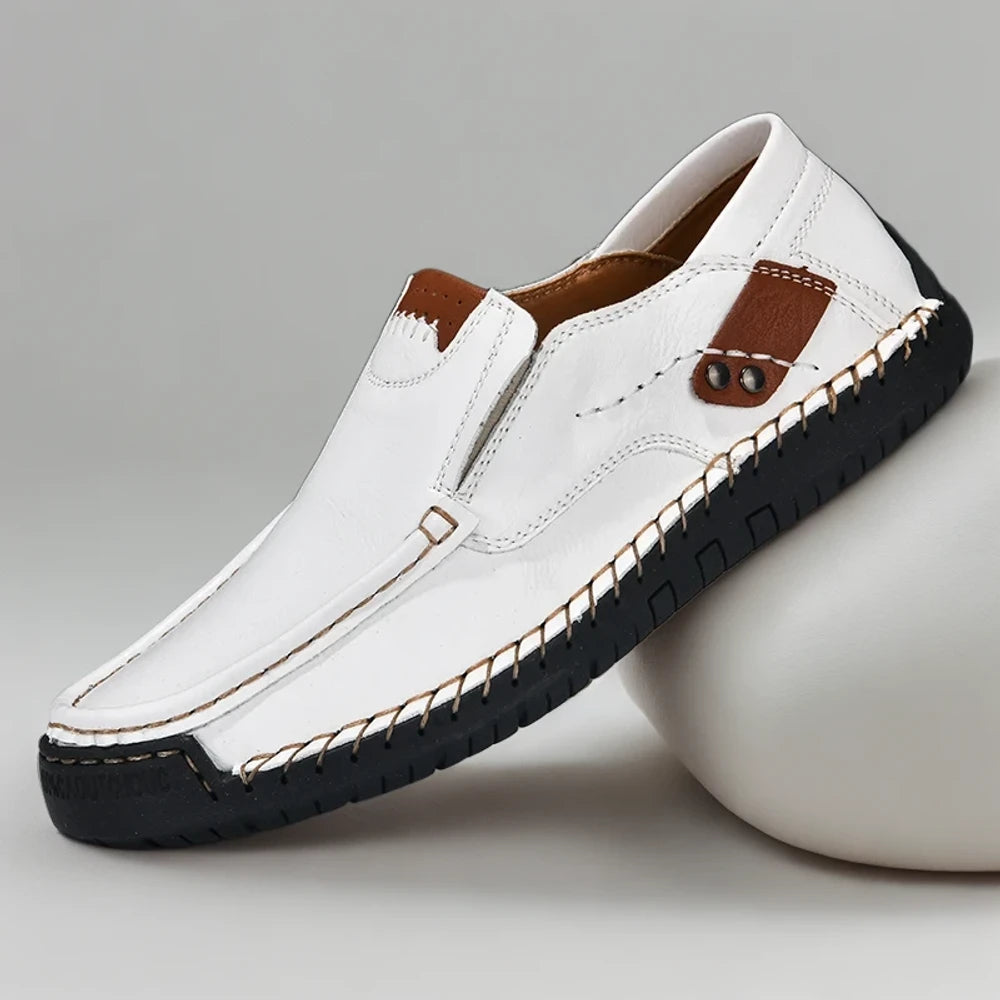 Mocassin blanc cuir homme elegance, style classique intemporel