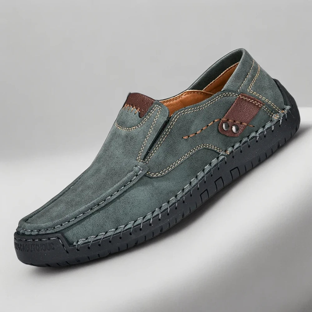 Mocassin en cuir blanc homme, détail du confort d'enfilage sans effort