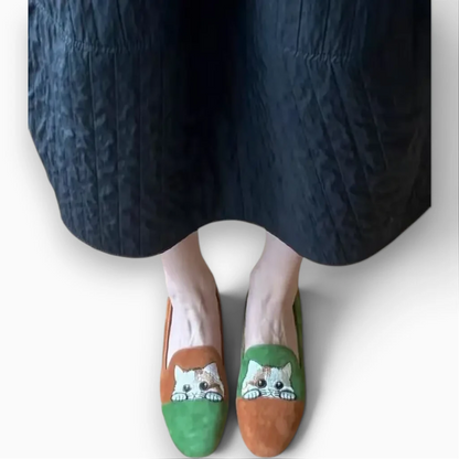 Mocassin cuir camel femme porté au bureau, allure minimaliste