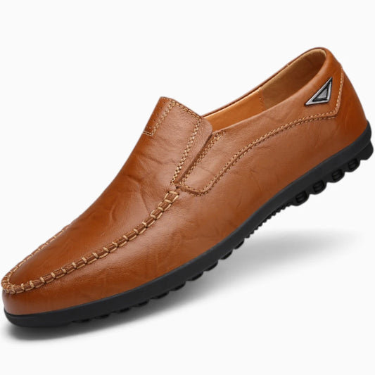 Mocassin cuir de luxe rouge homme vue de profil avec semelle antidérapante