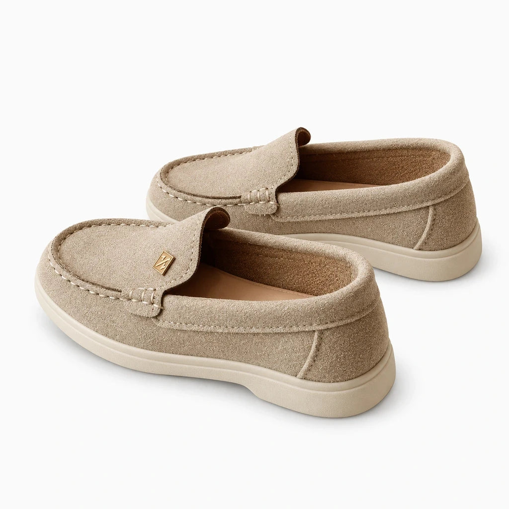 Chaussure souple noire pour enfant, talon bas et ligne épurée