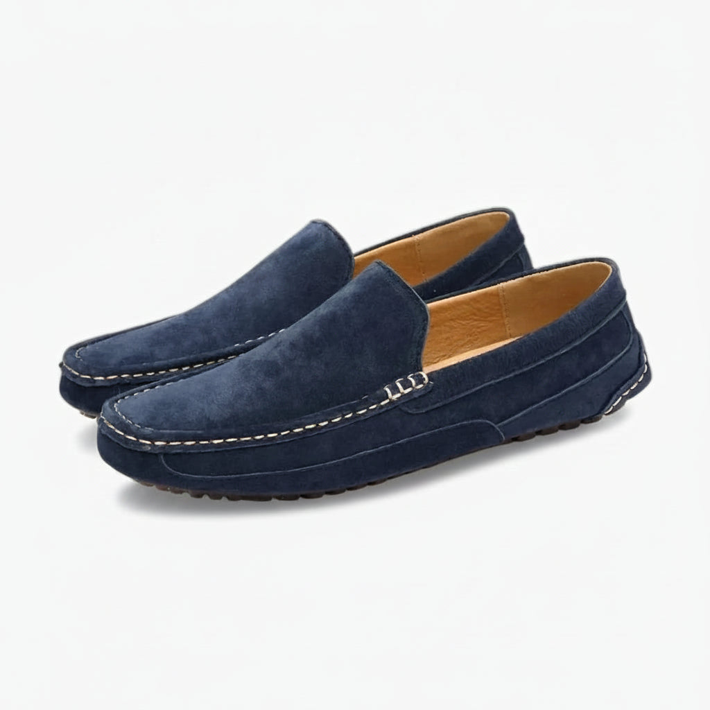 Mocassin cuir marron artisanal avec suédé souple et design bateau intemporel