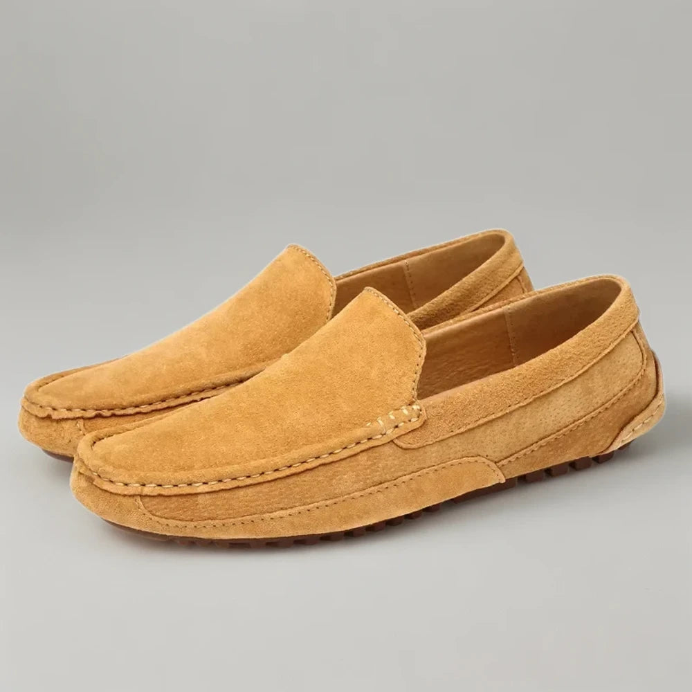 Mocassin en cuir marron sans lacet, idéal pour la conduite automobile