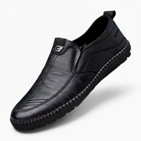 Mocassin cuir noir sans lacets, vue de dessus avec profil de chaussure bateau