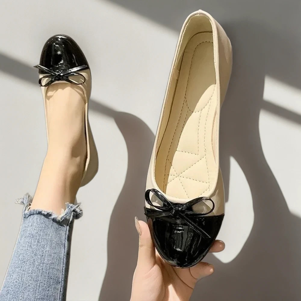 Mocassin cuir femme noir profil latéral montrant la coupe affinée