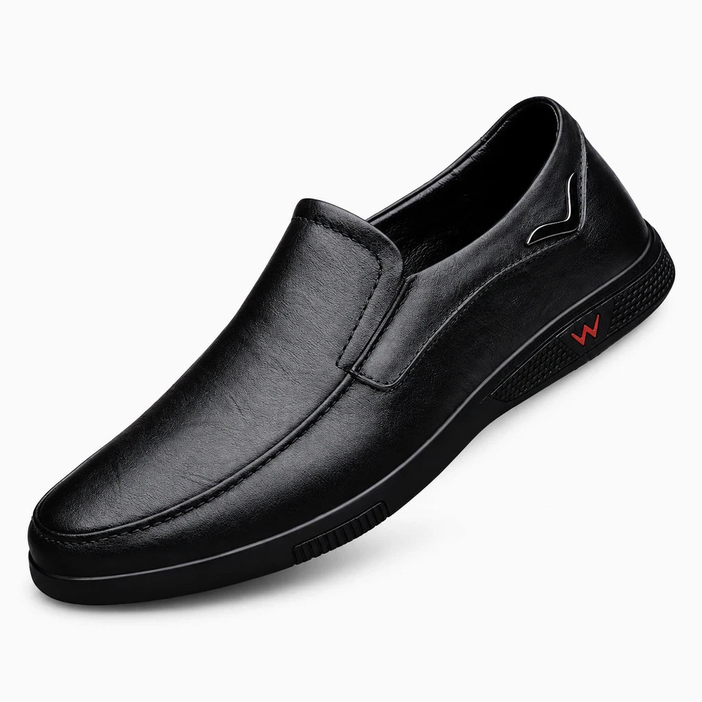 Chaussure mocassin en croûte de cuir noire homme, ligne nette et élégante