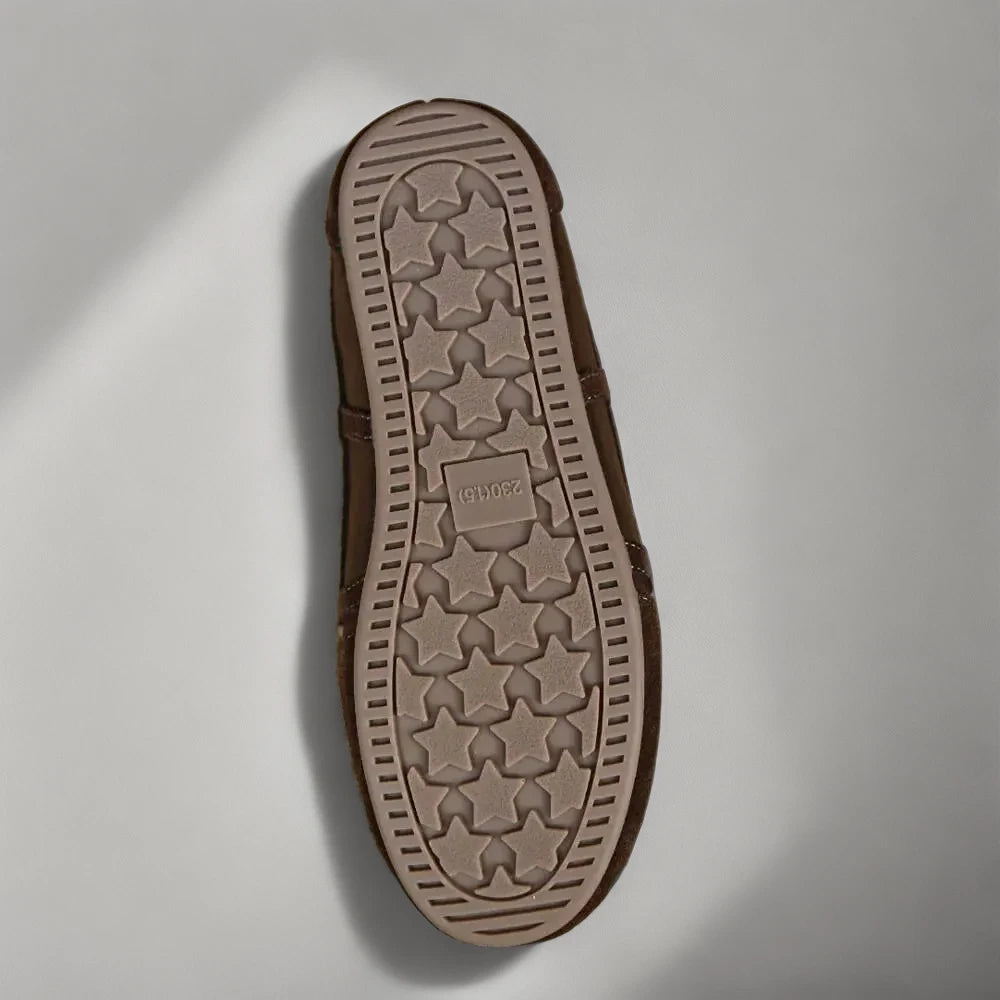 Semelle basse du mocassin cuir tressé femme offrant stabilité et flexibilité