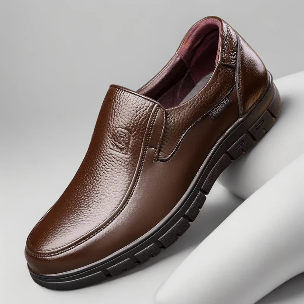 Gros plan sur la semelle souple du mocassin cuir tresse homme pour le confort