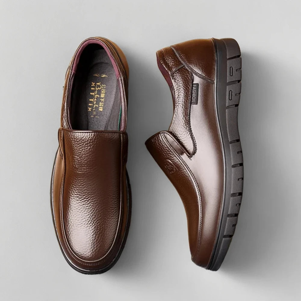 Détail du tissage fin et texture premium du mocassin cuir tressé homme