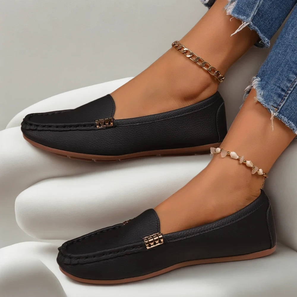 Chausson mocassin femme blanc sans lacet, design ballerine plate